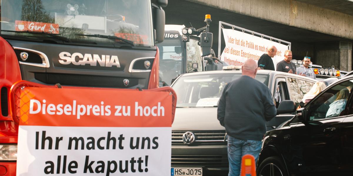 500 német kamionos gyűlt össze egy kölni demonstráción