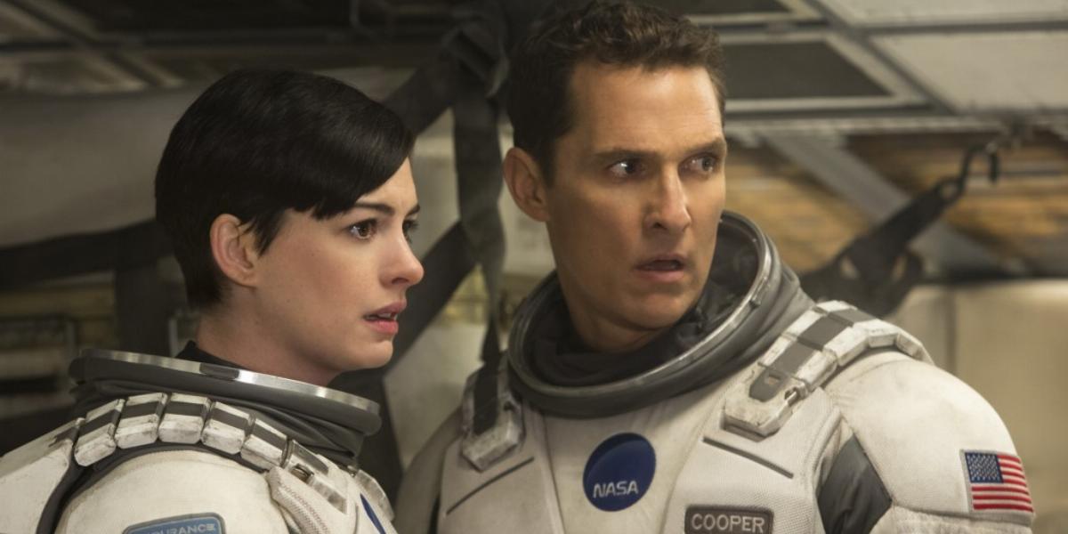 Anne Hathaway és Matthew McConaughey a Csillagok között című sci-fi ben, már a féreglyuk felé vezető űrpályán FORRÁS: INTERCOM