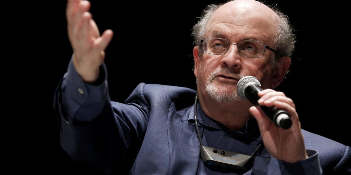 Salman Rushdie egy 2016-os előadás közben a franciaországi Le Havre-ban