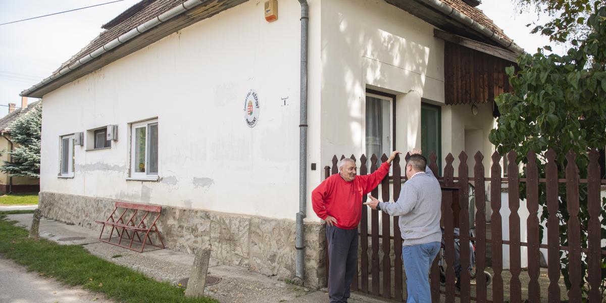 A mintegy 3 milliárd forintból gazdálkodó város 3,5 millió forint miatt borította volna fel az idősotthon 19 lakójának és 9 dolgozójának életét