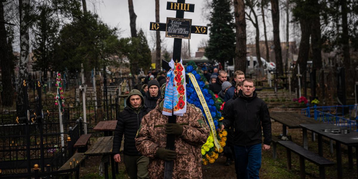 Egy 27 évesen meghalt ukrán katona, Jurij Kulik temetése Kijev közelében február 21-én.