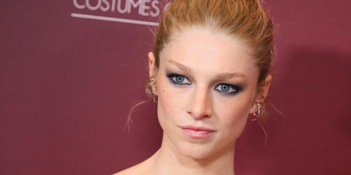 Hunter Schafer amerikai modell érkezik a 25. Costume Designers Guild Awards díjátadóra a kaliforniai Los Angelesben található The Fairmont Century Plazában 2023. február 27-én.