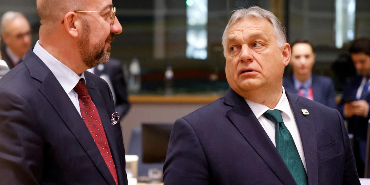 Orbán Viktor 2022. december  25-én Charles Michellel, az állam- és kormányfőket tömörítő Európai Tanács elnökével 