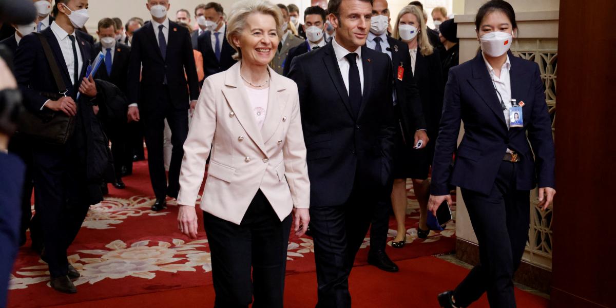 Emmanuel Macron francia államfő és Ursula von der Leyen, az Európai Bizottság elnöke együtt látogatott Kínába