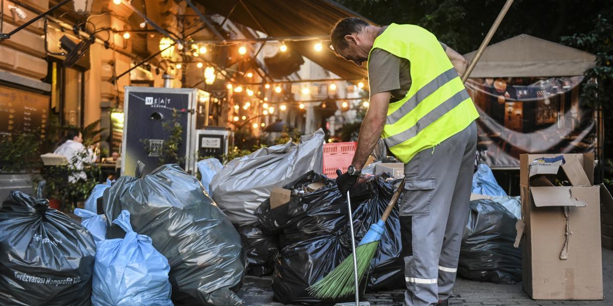 A vendégszurkolók sokmilliós kárt okoztak (hogy mekkorát, az még felmérés tárgyát képezi), és rengeteg köztisztasági feladatot adtak a belvárosi randalírozásukkal