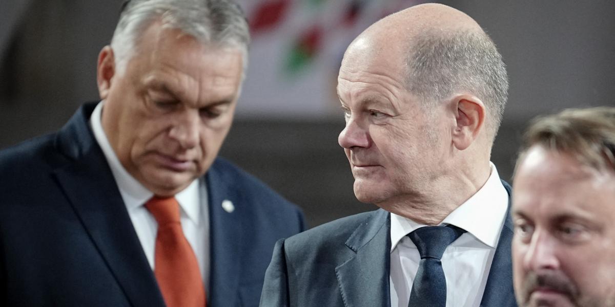 Orbán Viktor magyar miniszterelnök és Olaf Scholz német kancellár a 2022 október 7-i EU-csúcson