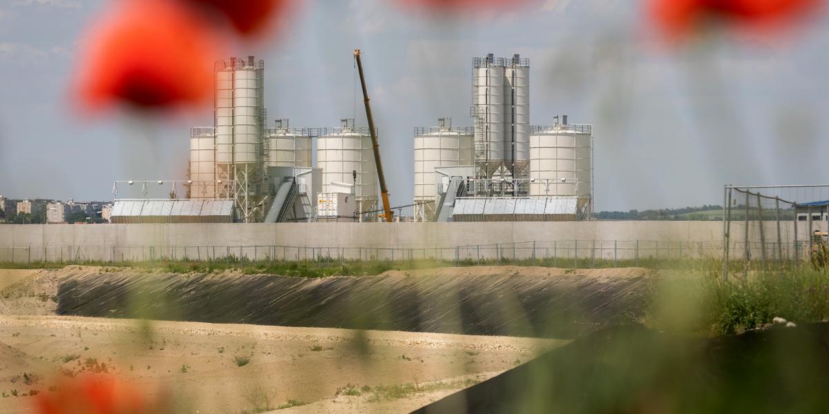 A gödör ásása és a betonozása mérföldkő lenne, de mindez várat magára