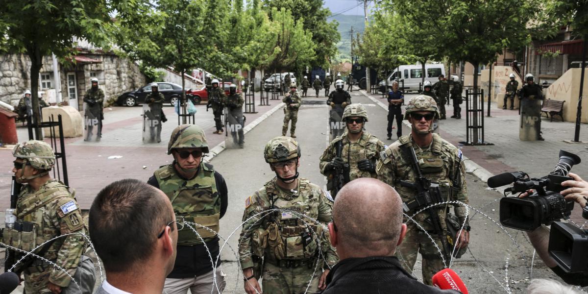 A zvecani támadás után erősítést kapott a KFOR.Ez a Balkán, ahol a helyzet bármikor változhat, méghozzá"elképzelhetetlen mértékben" - mondják a szakértők