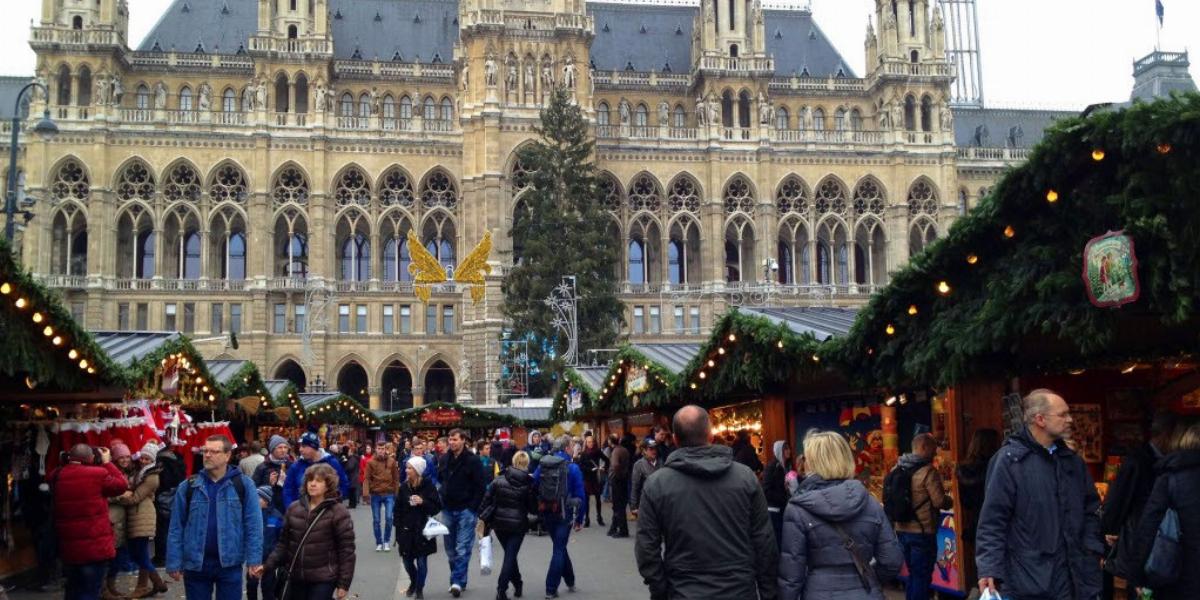 A hagyományos vásár a belvárosban FOTÓ: NÉPSZAVA