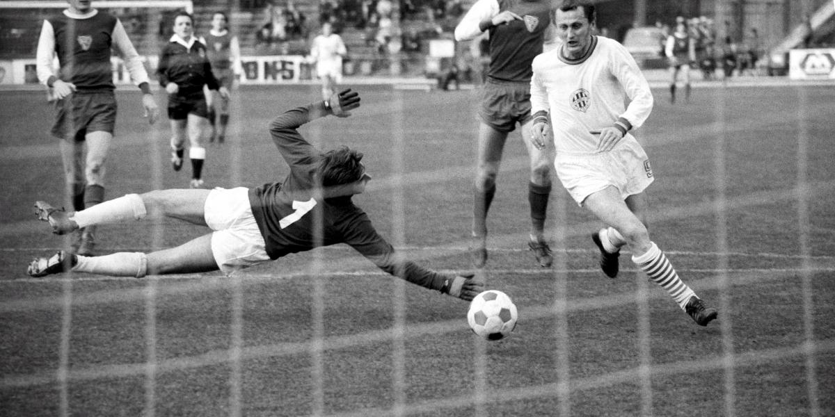 Ha már történelmi tett, akkor az Albert Flórián Aranylabdája 1967-ből vagy az, hogy 1968-ban három ferencvárosi (meg egy Vasas-) játékos szerepelt a FIFA csapatában a Brazília–Világválogatott gálamérkőzésen Rióban