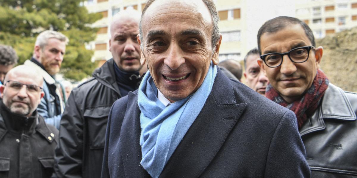 Jean Messiha a Marine Le Pen vezette Nemzeti Tömörülés politikusa volt, aki a még szélsőjobboldalibb Éric Zemmour szóvivője lett az elnökválasztási kampányban, majd csatlakozott Zemmour Recoucerire elnevezésű pártjához