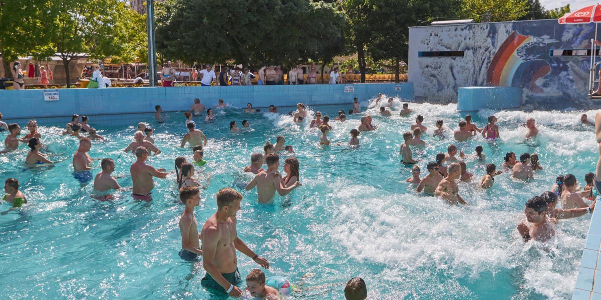 A főként a turizmusból élő városban úgy vélik, ha híre megy, hogy sok itt a vendégmunkás, távol maradnak a jól fizető vendégek