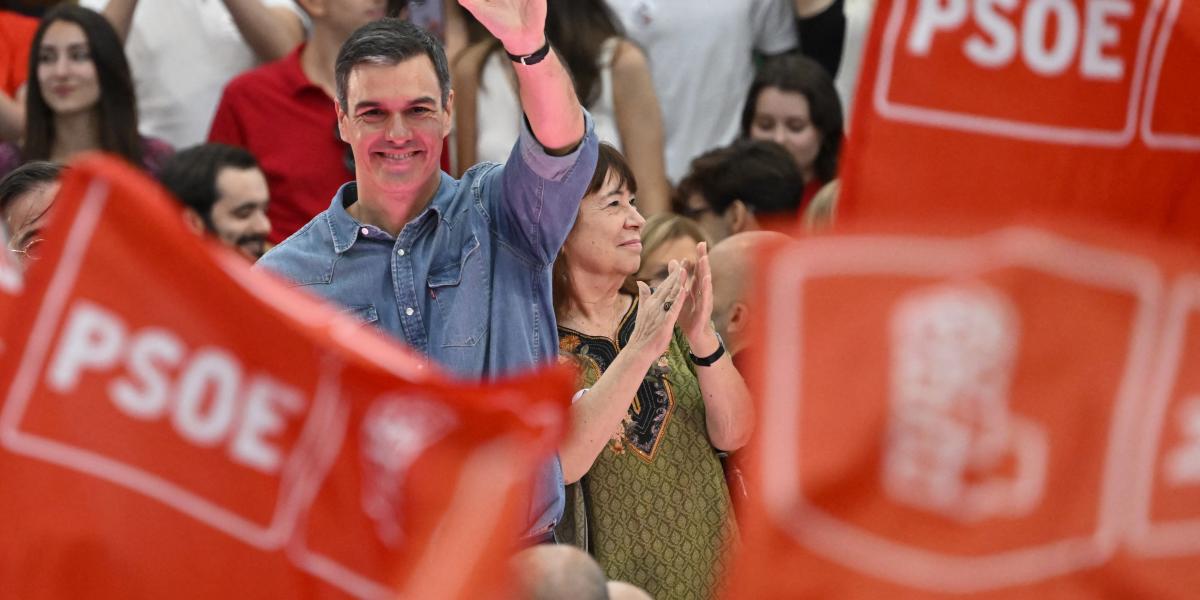 Az új helyzetben sem a Pedro Sánchez ügyvivő miniszterelnök vezette PSOS-baloldali tömb, sem az Alberto Nunez Feijóo fémjelezte PP-jobboldali tömb nem tud kormányt alakítani a katalán szeparatisták támogatása nélkül