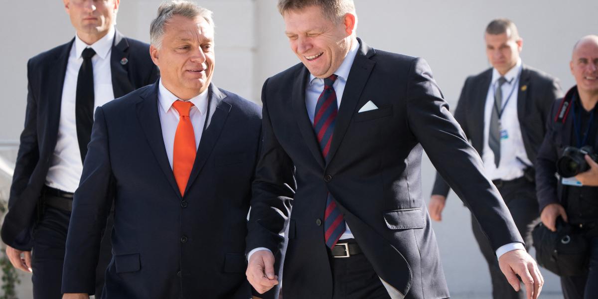 Az Európában elszigetelt Orbán Viktor reménykedik Robert Fico szeptemberi választási győzelmében, a magyar diplomácia rendre kiáll a korrupcióval vádolt EU-szkeptikus, az ukrajnai háború kapcsán azonos elveket hirdető szociáldemokrata politikus mellett