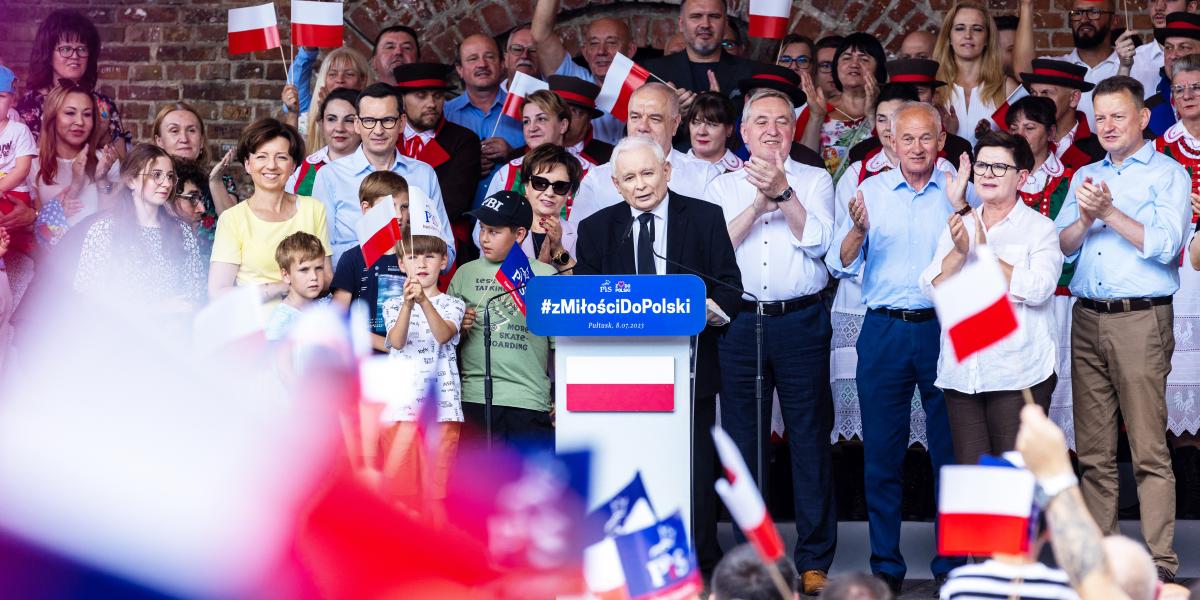 Jaroslaw Kaczynski, a PiS elnöke nemrég úgy kommentálta azt, hogy Németország az ukrajnai orosz agresszióra válaszul növeli katonai képességeit, hogy ez a kapacitás majd Lengyelország ellen irányul. 