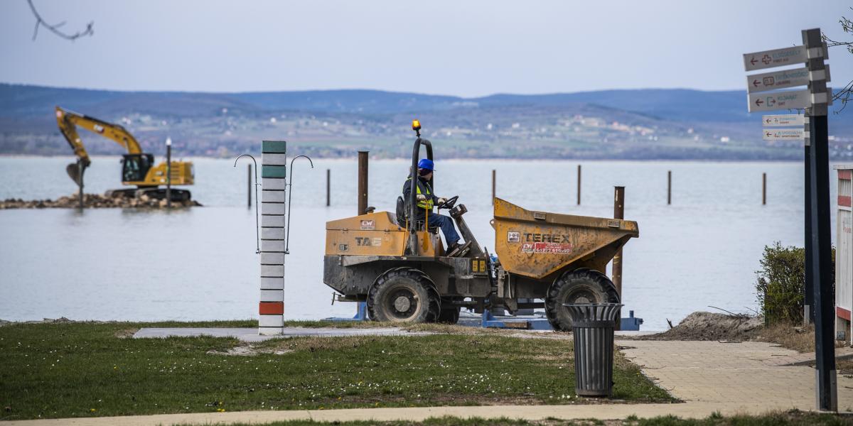 Az építkezés gőzerővel zajlik a területen az év eleje óta