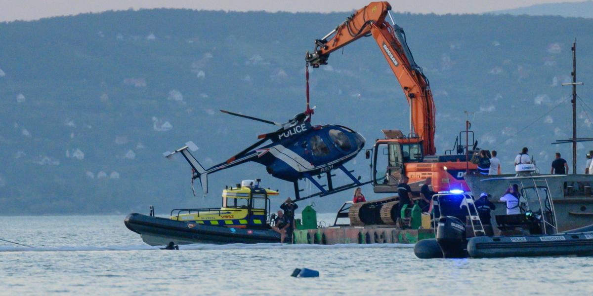 A kiemelt helikopter a kiliti reptér hangárjába került