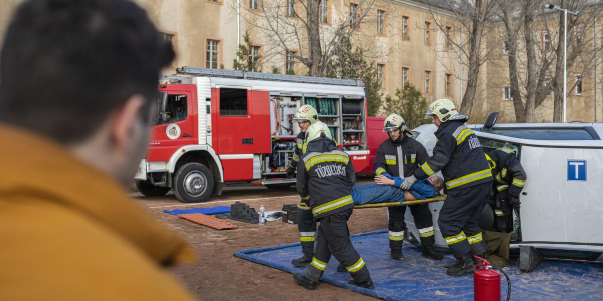 Legalább másfél ezer hadra fogható szakember hiányzik az állományból