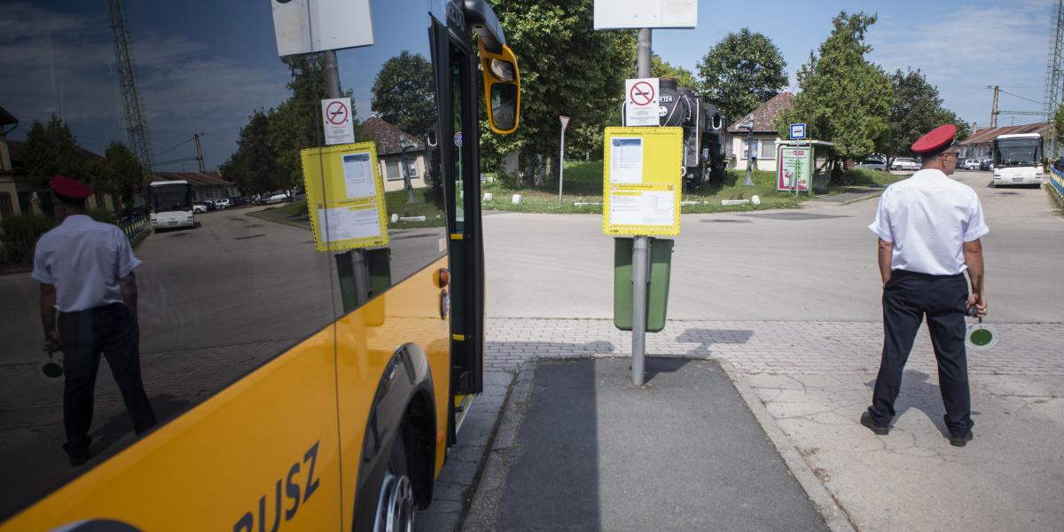 A Dombóvár–Komló viszonylaton fél órával nőtt a menetidő a szárnyvonal megszüntetése óta az utasok szerint