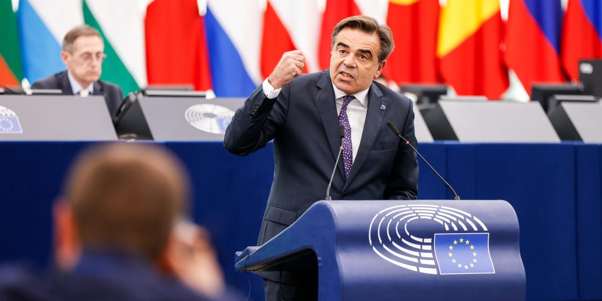 Margaritis Schinas, az Európai Bizottság alelnöke aggasztónak nevezte a „csalás és korrupció állítólagos eseteit” a lengyel vízumrendszerben