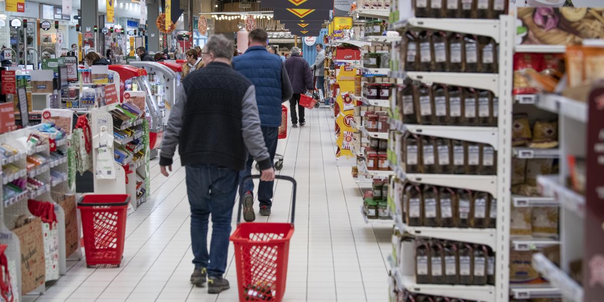 A magas infláció miatt zuhant a lakossági fogyasztás