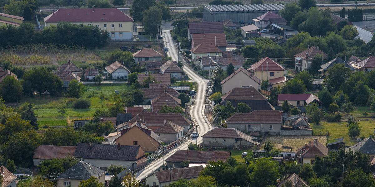 A települések többsége a csökkenő állami támogatás és a növekvő infláció ellenére tartja magát, de a TÖOSZ szerint jövőre akár 30-40 olyan önkormányzat akadhat már, amely mellé pénzügyi gondnokot kell kinevezni