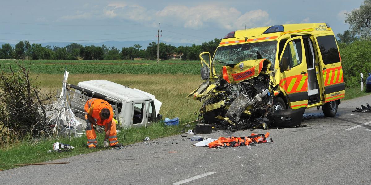 Tavaly 74 mentőautó volt érintett közúti balesetben