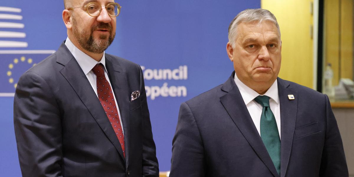 Orbán Viktor Charles Michellel, az Európai Tanács jelenlegi elnökével a 2022. december 15-i EU-csúcson