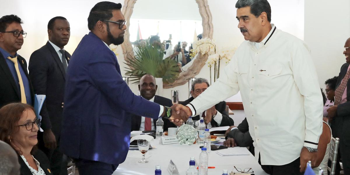 Maduro és Ali elnök feszültségektől nem mentes tárgyaláson tisztázta a Caracas által belengetett területi igények ügyét