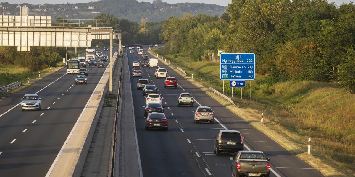 Az autópályák díja már most drágább, a telefonszolgáltatásoké márciustól változhat