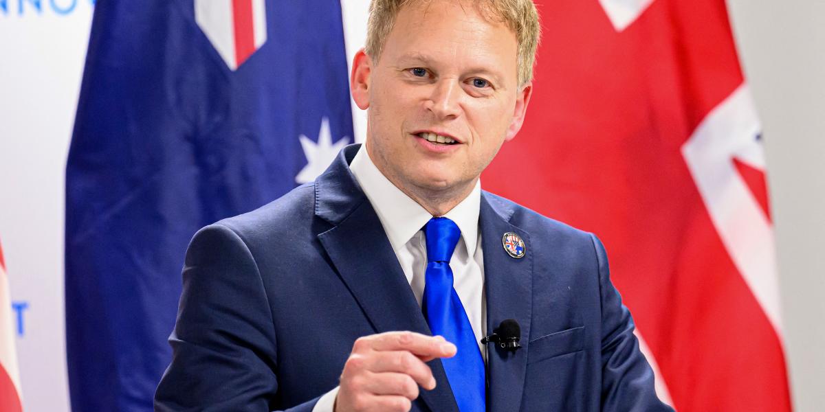 Grant Shapps brit védelmi miniszter szerint Ukrajnát támogatni kell „legsötétebb óráiban”