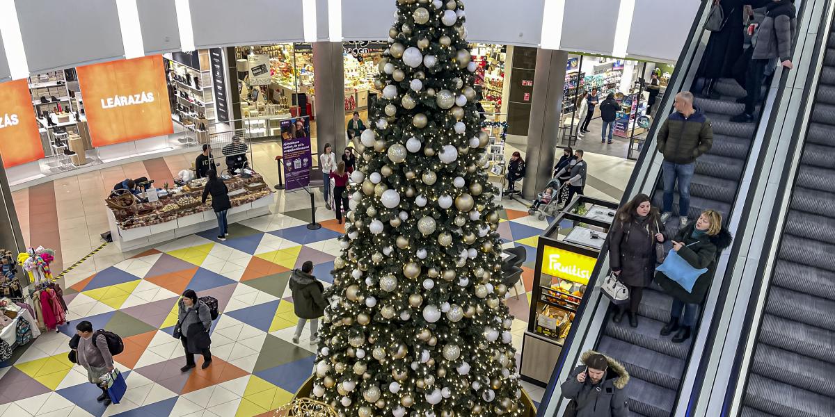 Leginkább az élelmiszerboltok forgalma élénkült decemberben