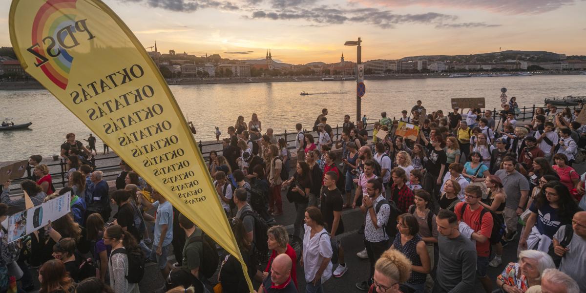 Máshogy számolnak. Az érdekvédők adatai szerint a fizetések továbbra sem érik el azokat az átlagokat, amelyeket a kormány közölt