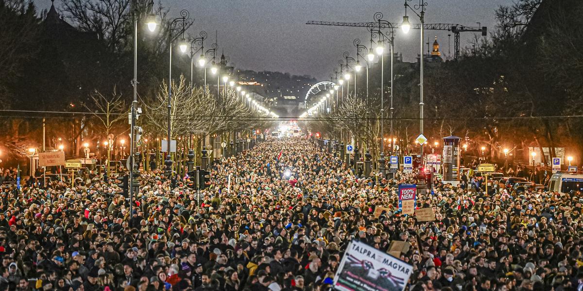 Az influencerek szervezésében a civilek február 16-i tüntetésén megjelent hatalmas tömeg visszaigazolja az adatokat