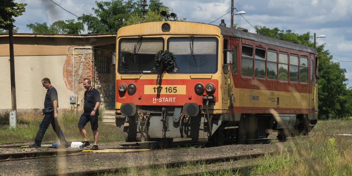 Ipolytarnóc és Balassagyarmat között sem döcög már a Piroska. Visszasírják a lassú vonatokat is