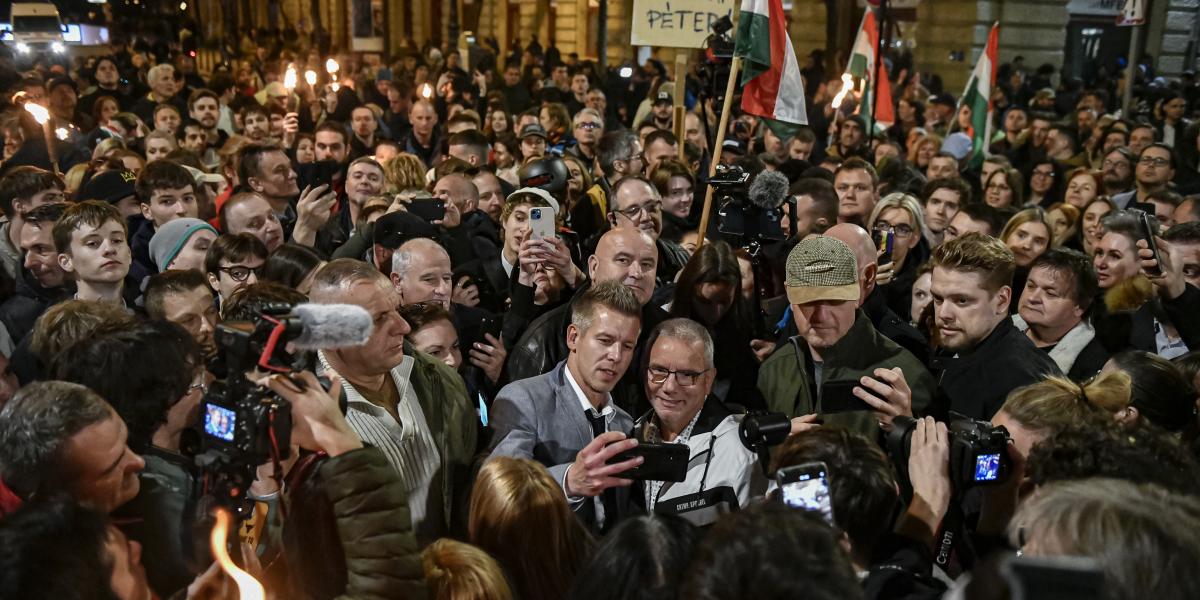 Magyar Péter több tízezer embert tudott utcára vinni, a szombatra hirdetett tüntetésén kiderülhet, hogy tovább bővült-e támogatói köre