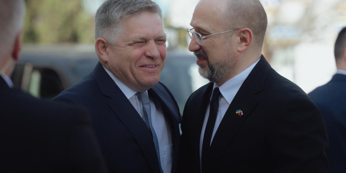 Szívélyesen fogadta Robert Fico ukrán kollégáját, Denisz Smihalt