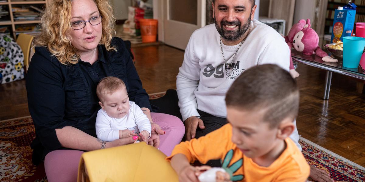 Károlyi-Demeter Andrea és Károlyi Zoltán Azim két gyermeket fogadott örökbe a Gólyahír segítségével. Laczkó ma már öt és fél, Amira másfél éves (felvételünk 2023 áprilisában készült)