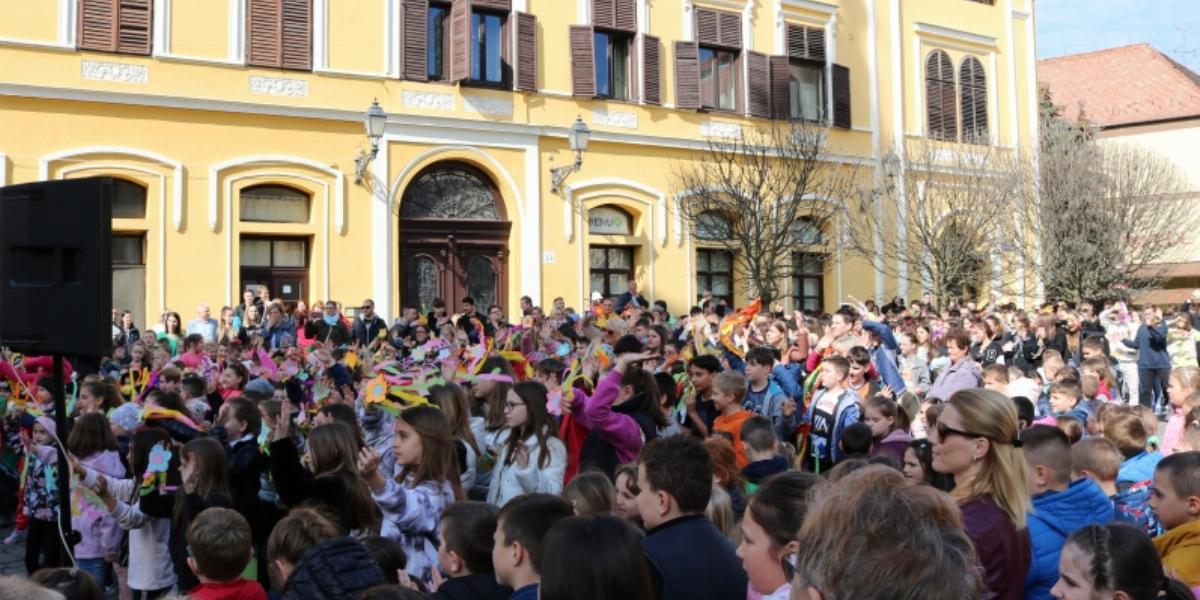 A vita tárgya: a szigetvári Tinódi Lantos Sebestyén Általános Iskola