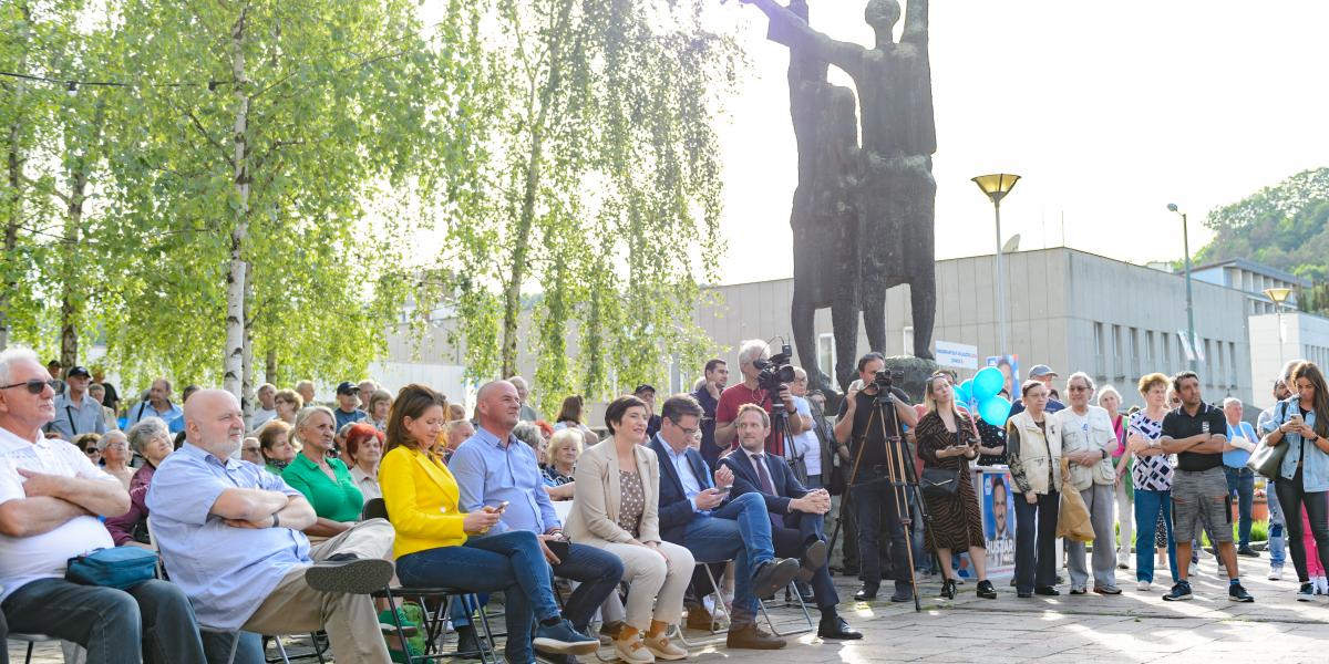 A  DK, az MSZP és a Párbeszéd kampányrendezvényt tartott Salgótarjánban.