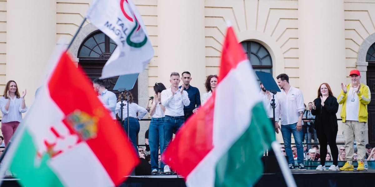 Ma már tényként lehet rögzíteni, hogy Magyar Péter megjelenése nem pillanatnyi fellángolás volt, mint amikor az influenszerek hívására egyszer megtelt a Hősök tere