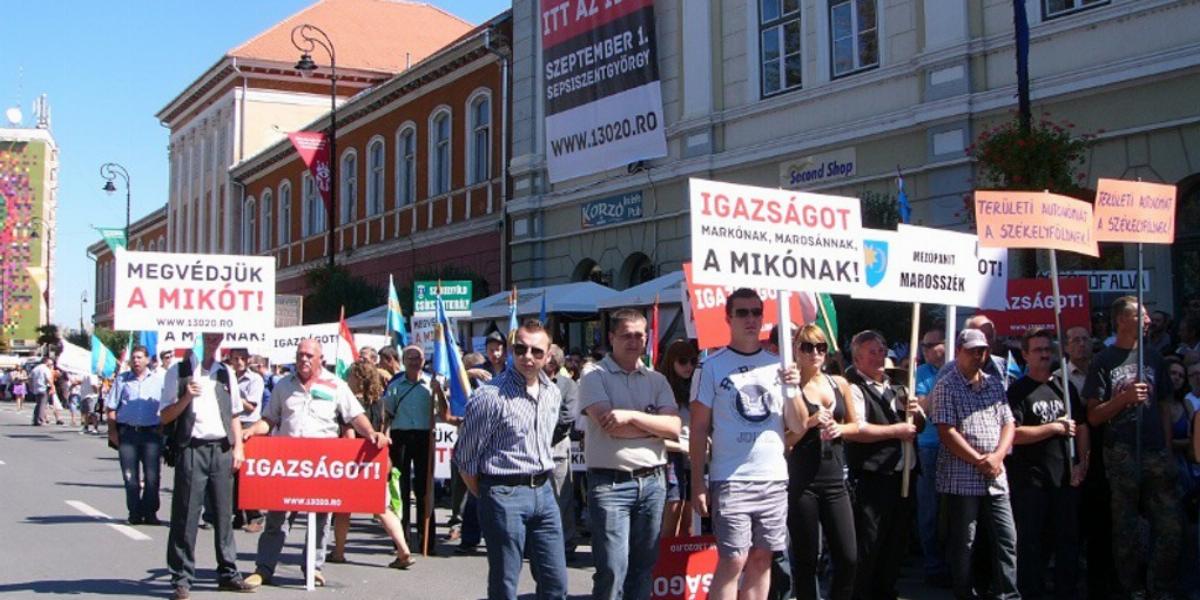 2012 szeptemberében az utóbbi évek legnagyobb erdélyi magyar tüntetése Mikó-ügyben FORRÁS: RMDSZ.RO