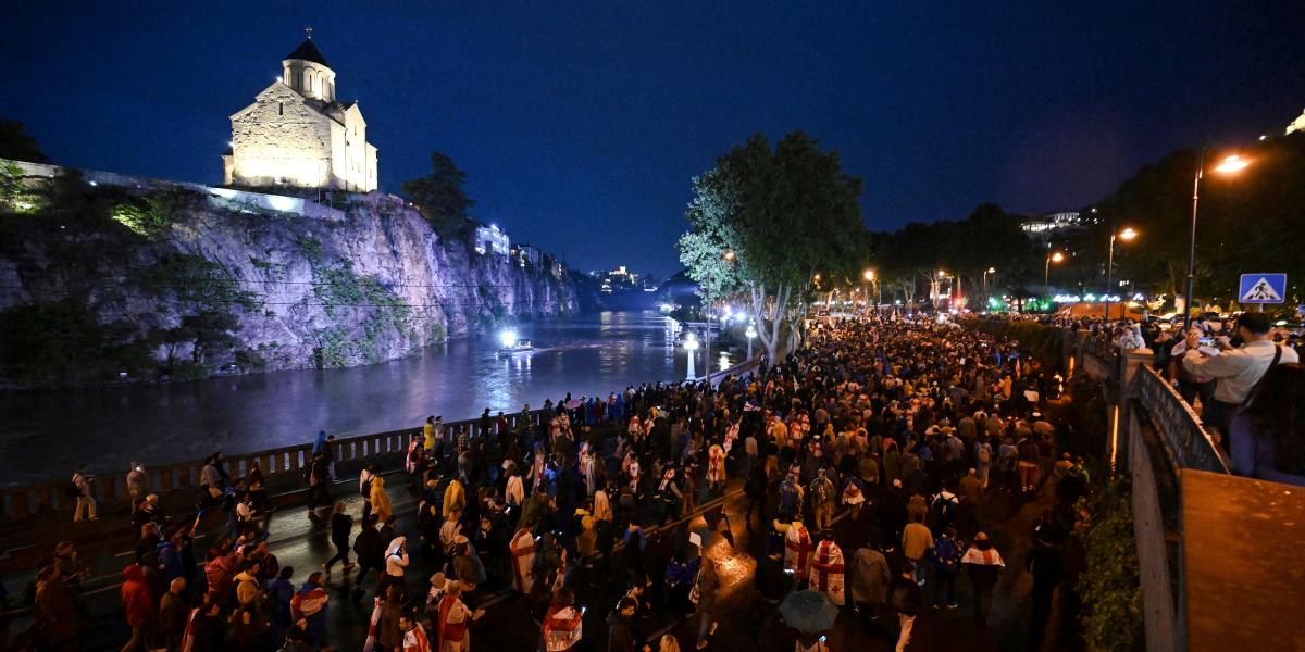 Szombat este ismét óriási tömeg lepte el a főváros, Tbiliszi utcáit