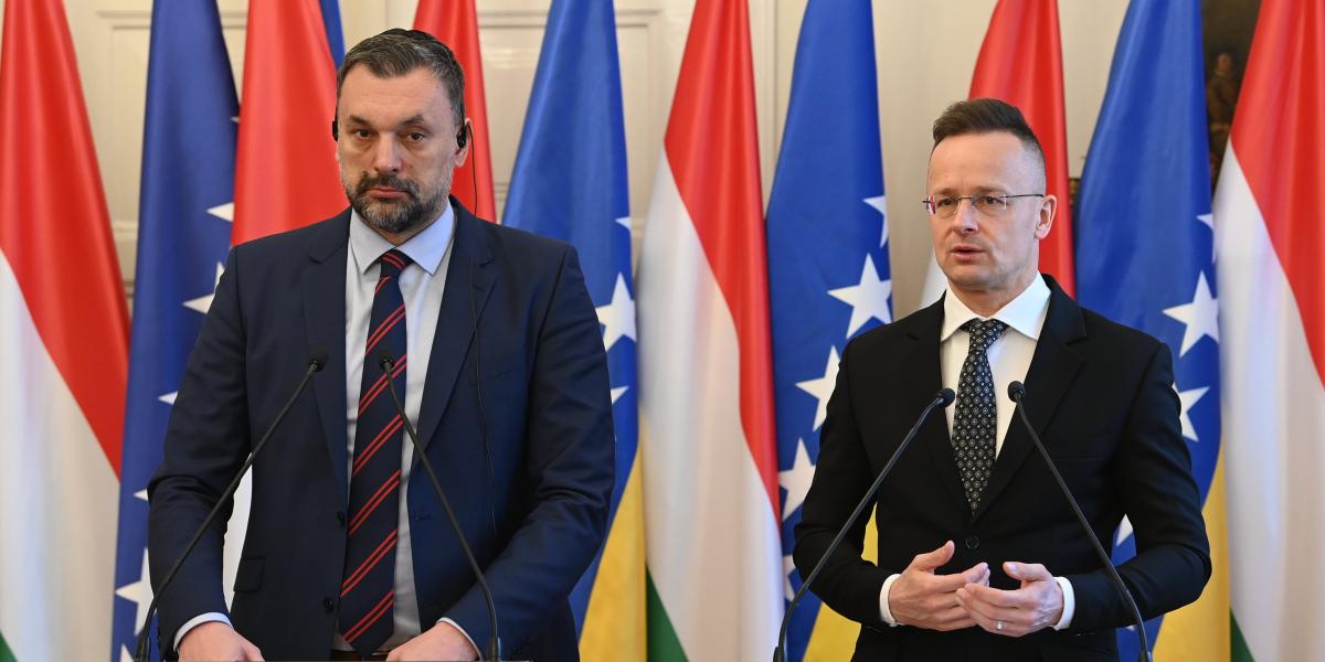 Elmedin Konakovic és Szijjártó Péter március 6-án Budapesten