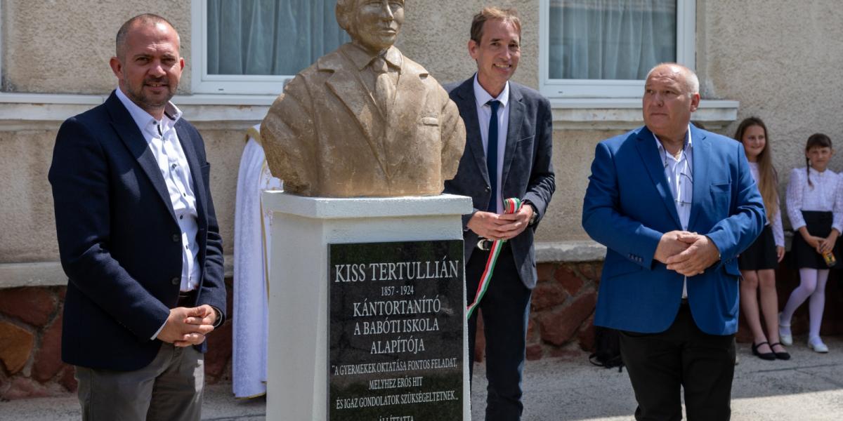 Az eseményen részt vett Gyopáros Alpár országgyűlési képviselő, a dédunoka, Kiss Róbert Richard és Molnár János, Babót polgármestere