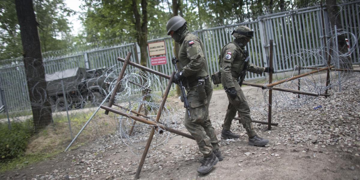 A Białowieża melletti határsáv távol tartaná a Belarusz által küldött migránsokat