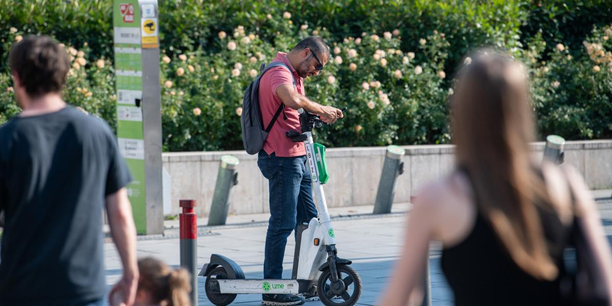 A BME-n felmérték, mik lennének a legfontosabb teendők az e-rollerek szabályozásával kapcsolatban