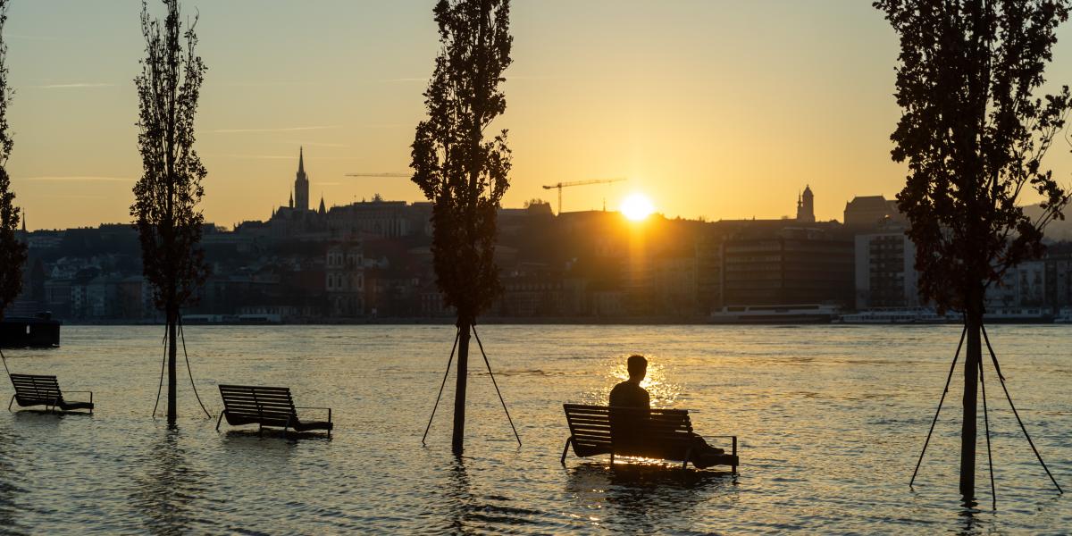 Árhullám a budapesti Duna-szakaszon 2023 decemberében