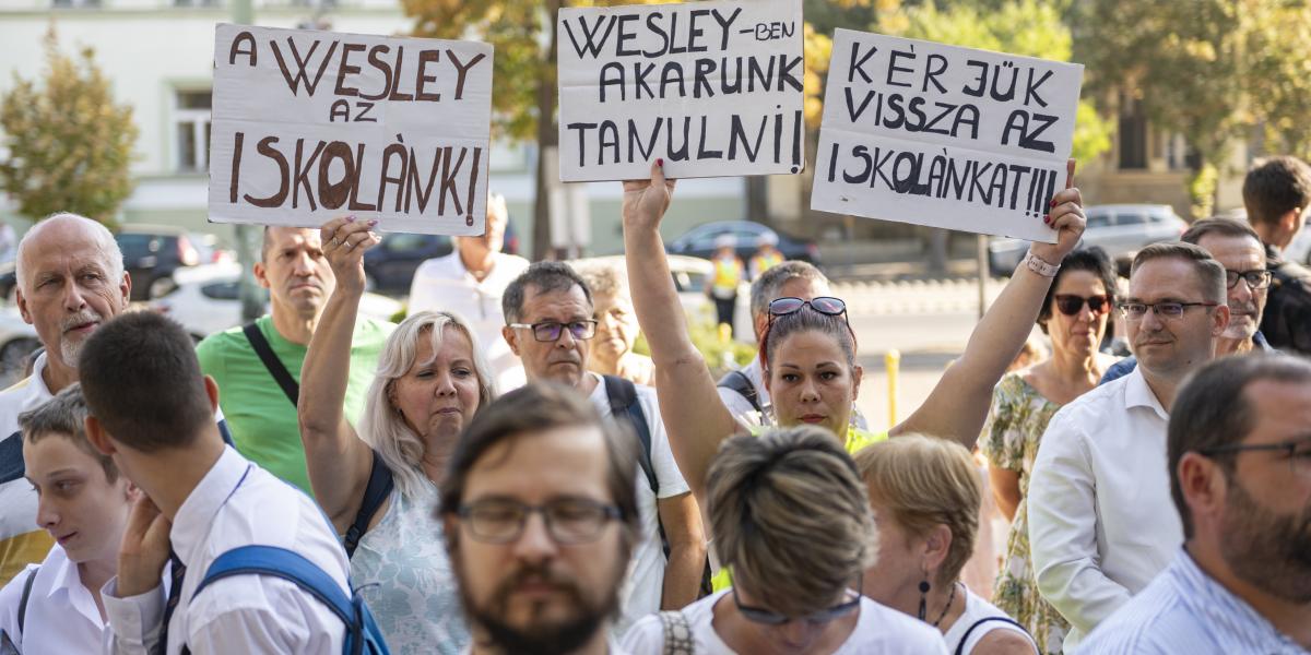  A felmérés alapján az iskolák bezárása elleni tiltakozások csak a jéghegy csúcsát jelentik: nagyon sokan értenek egyet a demonstrálókkal