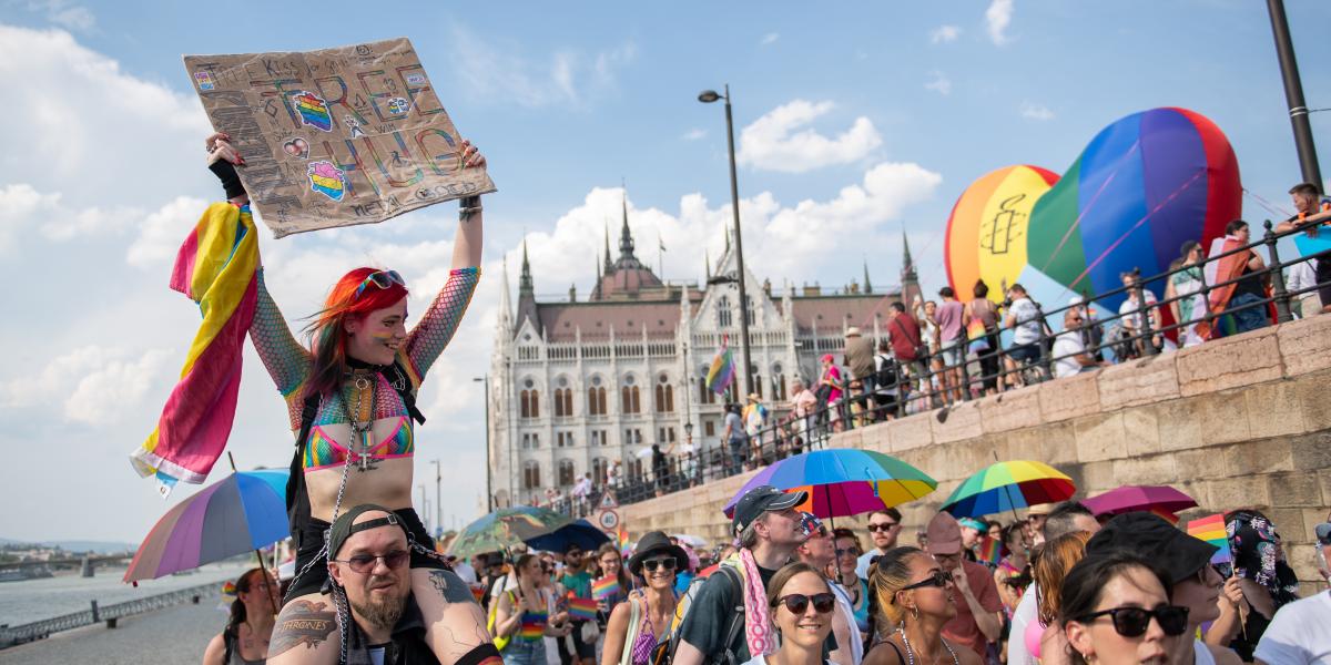 Pride felvonulás a pesti rakparton